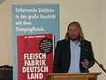 Dr. Anton Hofreiter bei der Vorstellung seines Buches "Fleischfabrik Deutschland"