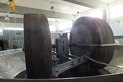 restaurierte Mahlsteine aus der neue Mühle